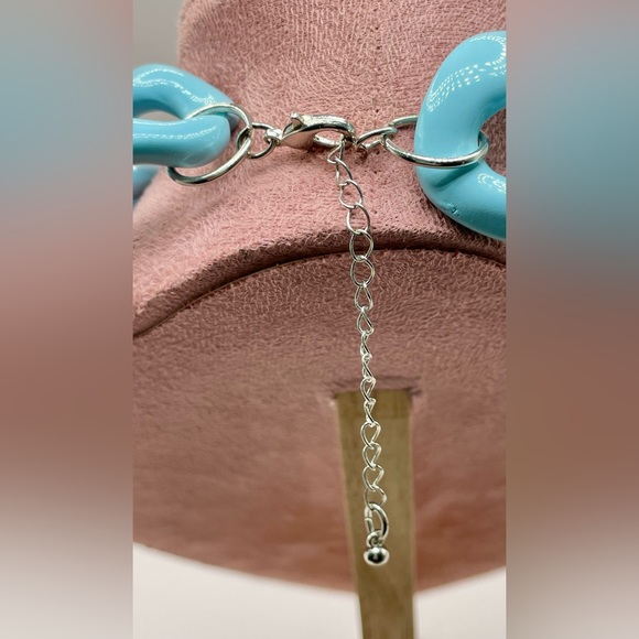 Chunky Baby Blue Resin Chain Necklace - Women Jewelry - Picture 5 of 6